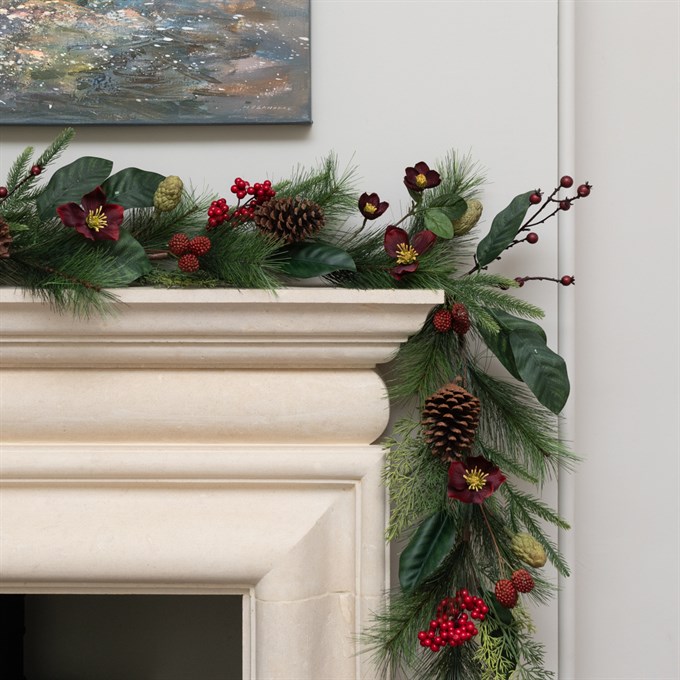 Rippingale Hellebore and Pinecone Garland